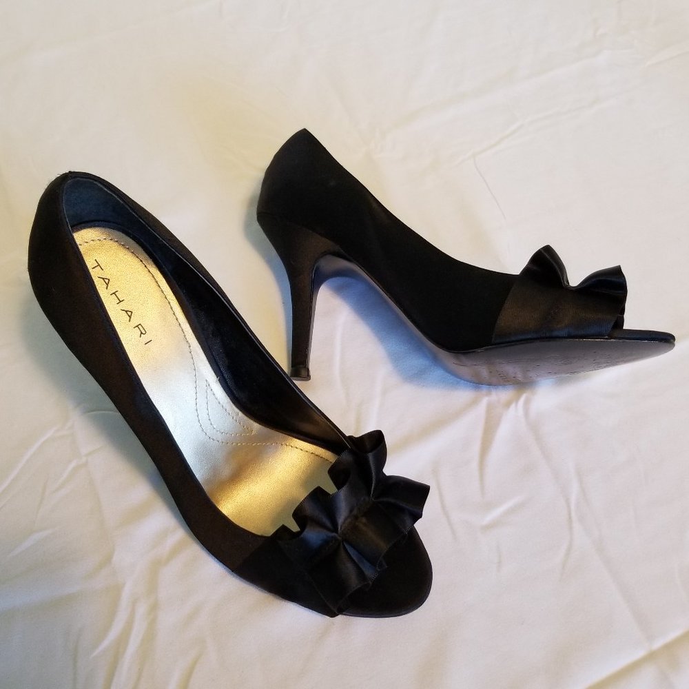 Tahari Black Satin Ruffle Sloan Heels SIze 8.5